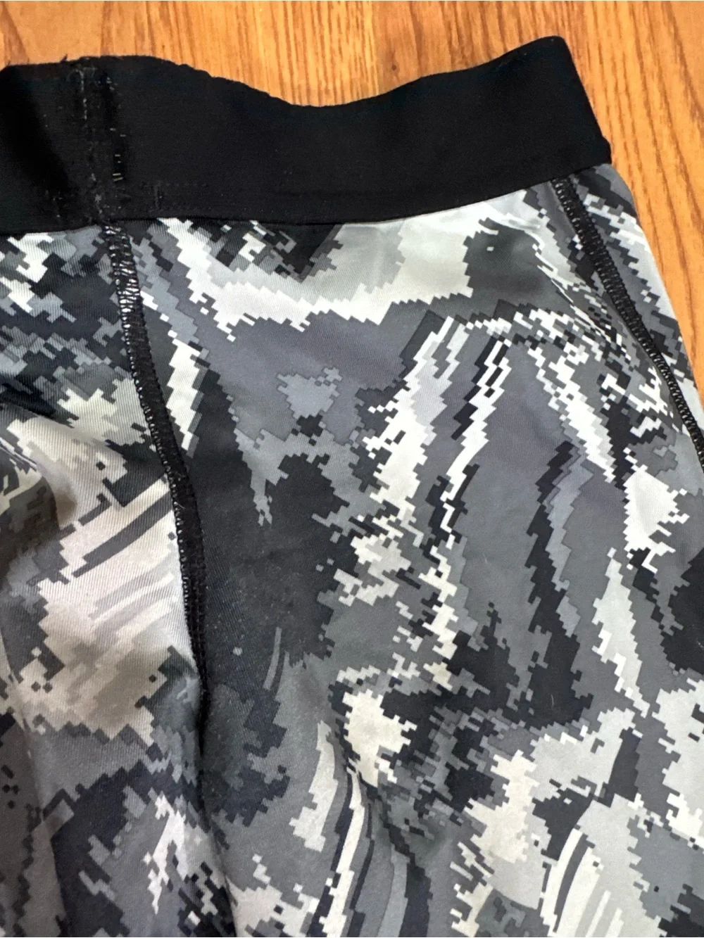 ❤️ Nike Pro Girls' Kids Black & Gray Camo Capri Leggings (B17)